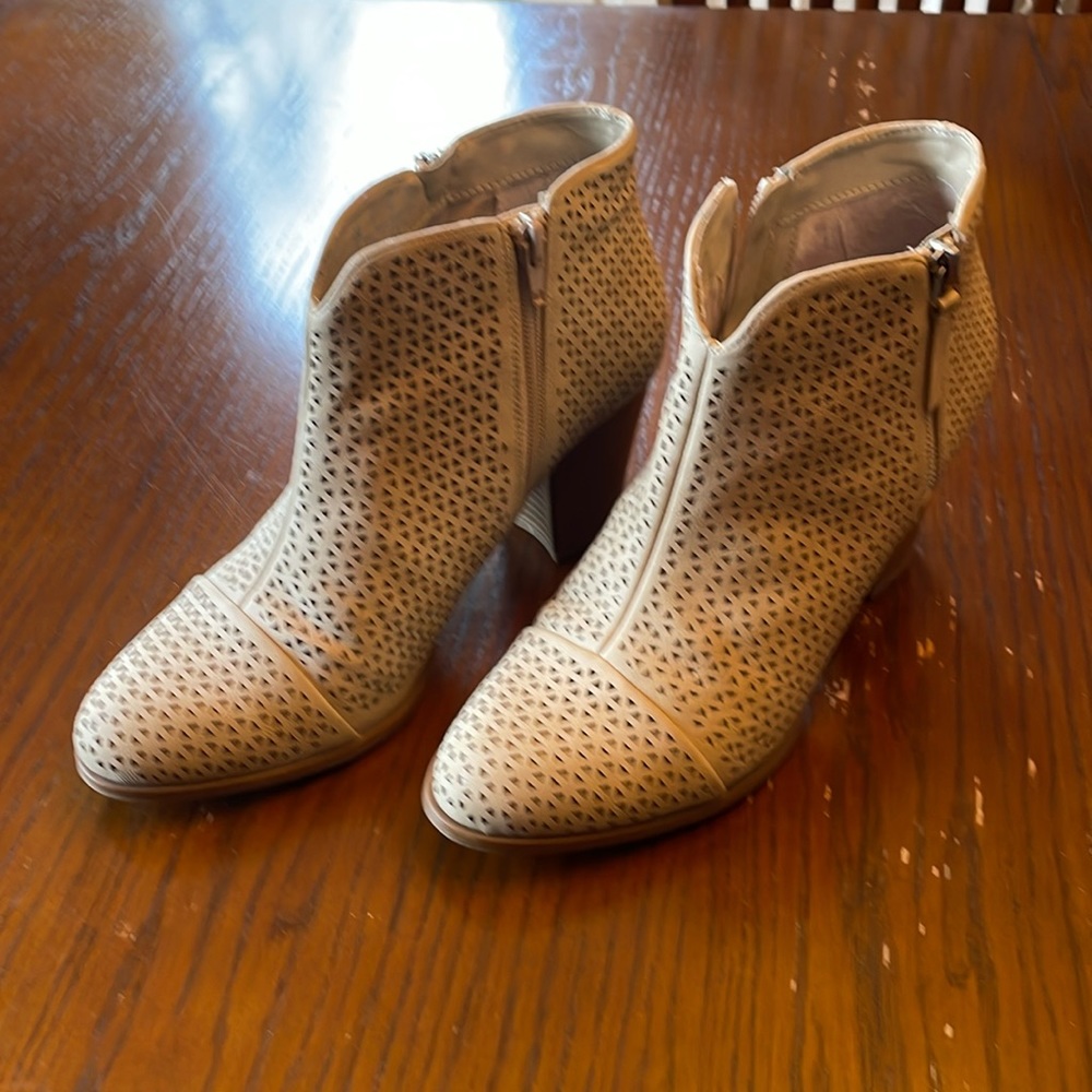 Fergalicious Beige booties size 9